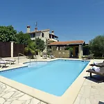 Ferienhaus In Li Njan With Pool Near Ližnjan