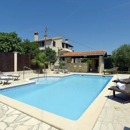 بيت للعطل In Li Njan With Pool Near Ližnjan