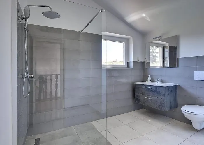 In Li Njan With Pool Near Hébergement de vacances