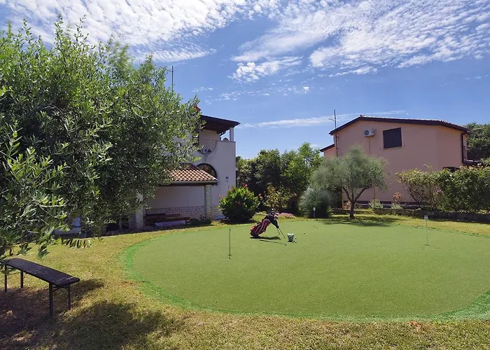 Hébergement de vacances In Li Njan With Pool Near Ližnjan