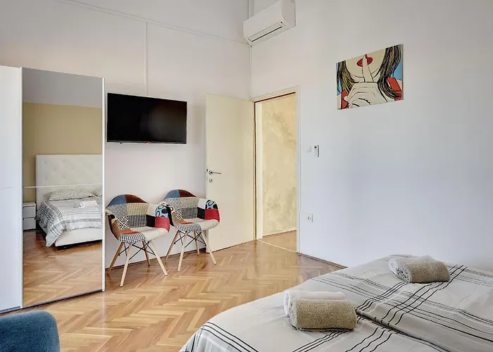 In Li Njan With Pool Near Hébergement de vacances