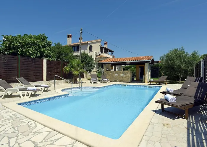 Hébergement de vacances In Li Njan With Pool Near Ližnjan