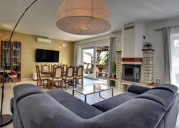 Hébergement de vacances In Li Njan With Pool Near Ližnjan